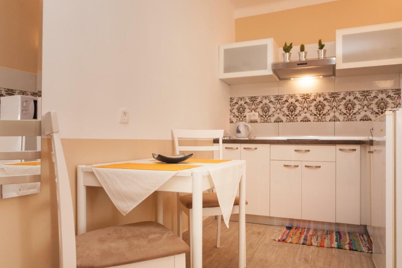 Nice Apartment In The City Center Rovinj Exteriör bild