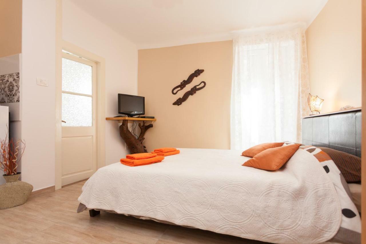 Nice Apartment In The City Center Rovinj Exteriör bild