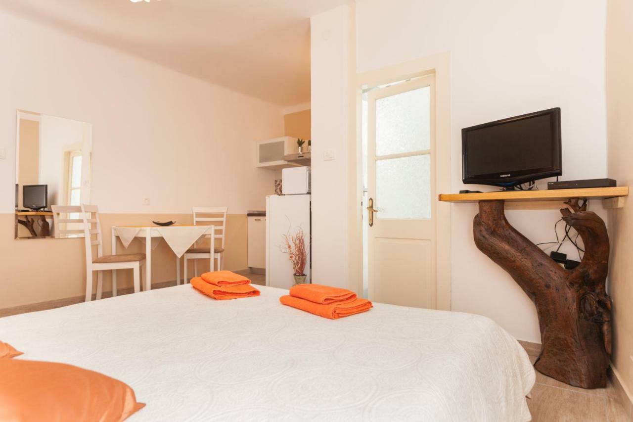 Nice Apartment In The City Center Rovinj Exteriör bild